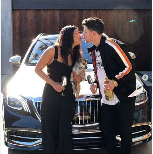 Nick Jonas mua xe sang tặng vợ, ăn mừng ca khúc mới đạt hạng nhất