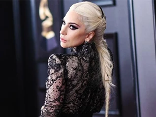 Lady Gaga so sánh mạng xã hội như "nhà vệ sinh công cộng của Internet"