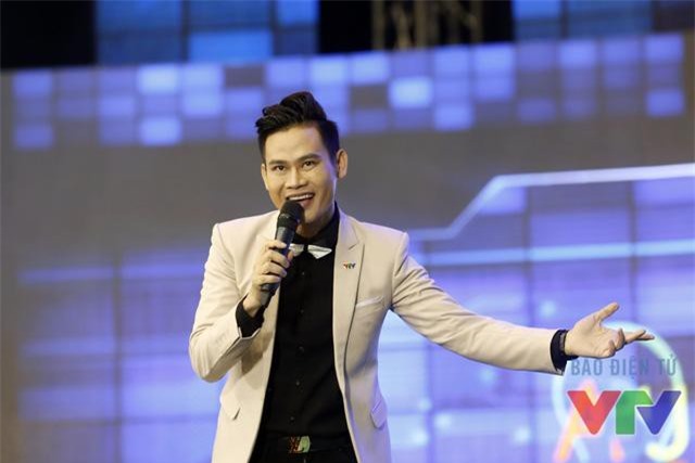 Bị nói "cong, ẻo ẻo", đây là cách đáp trả của MC Hồng Phúc