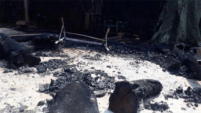 Gia Lai: Xưởng gỗ cháy rụi, ông chủ tố bị giang hồ phóng hỏa