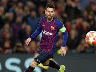 Barca 'vùi dập' Lyon, Messi thừa nhận choáng váng vì Ronaldo