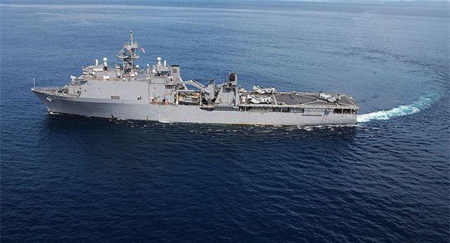 Tàu chiến Mỹ kẹt trên biển 2 tháng vì dịch bệnh