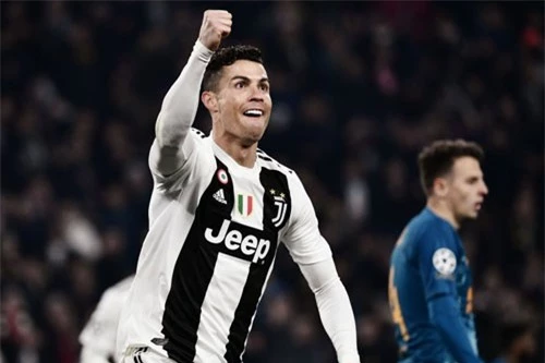 Tiền vệ trái: Cristiano Ronaldo (Juventus).