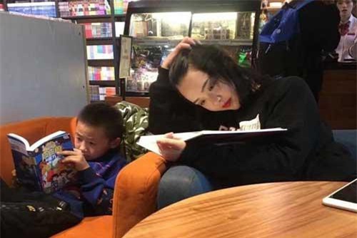 Bị chụp lén trong thư viện, cô giáo 9x nổi rần rần trên mạng, khiến dân tình đua nhau truy lùng info