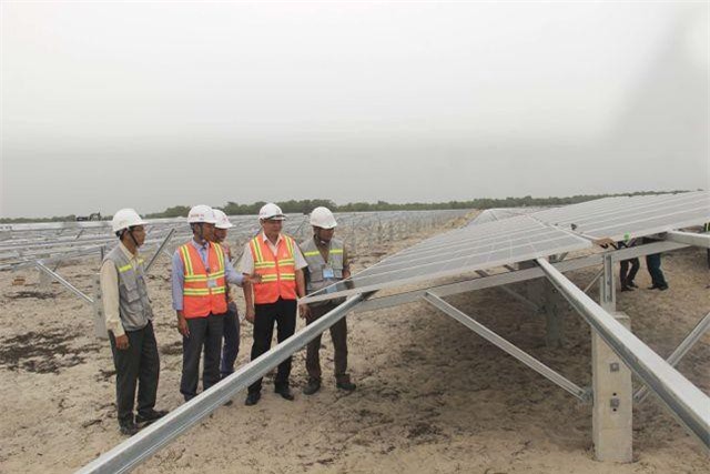 Dự án điện mặt trời ngàn tỷ, kỳ vọng “biến cát trắng… đẻ ra tiền”