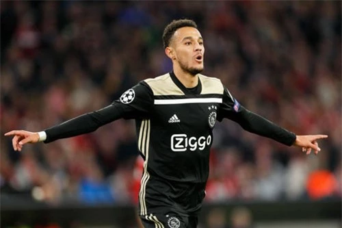 Hậu vệ phải: Noussair Mazraoui (Ajax).