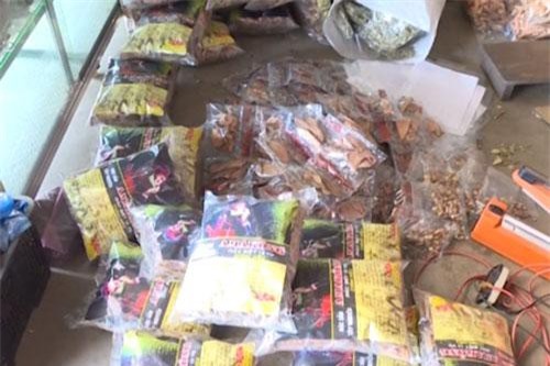 Đăk Lăk: Thu giữ hơn 2 tấn nguyên liệu và thuốc Ama Kông giả