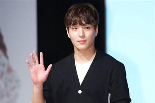 Thêm hai nghệ sĩ nam tuyên bố giải nghệ vì dính bê bối của Seungri