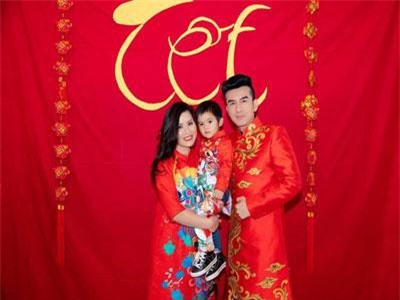 Bất ngờ với dàn siêu xe trong garage mà bà xã Đan Trường để 'lộ' khi khoe con trai