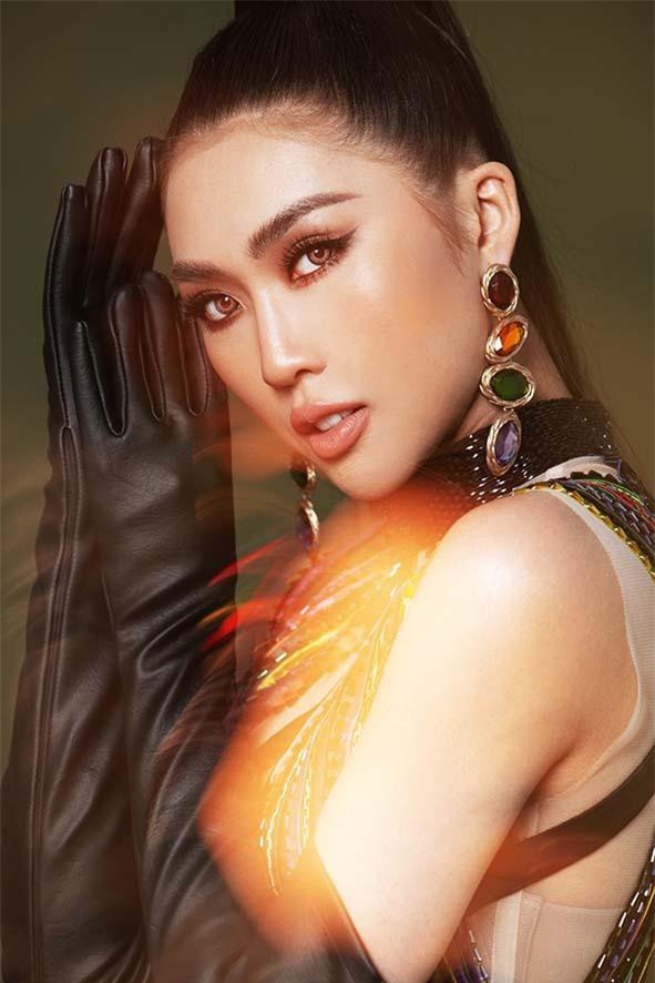 Hoa hậu Tường Linh tung bộ hình khác lạ, quyến rũ và sexy 