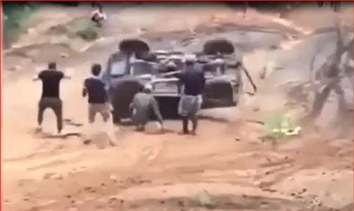 CLIP: Sự tốt bụng của những người vụng về