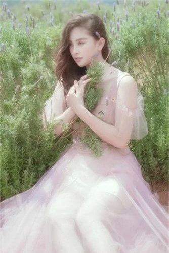 Hoa hậu Tiểu Vy khoe nhan sắc ngọt ngào sau nửa năm đăng quang - Ảnh 10.
