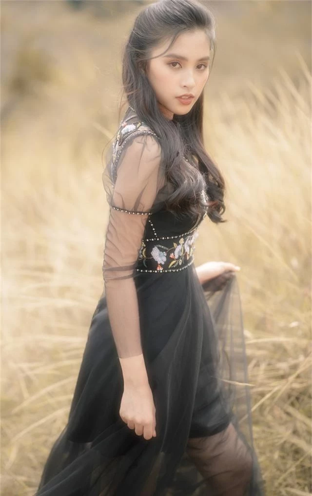 Hoa hậu Tiểu Vy khoe nhan sắc ngọt ngào sau nửa năm đăng quang - Ảnh 3.