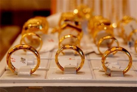 DN tặng nhân viên 1 chỉ vàng nhưng quy ra tiền mặt, có được tính là chi phí hợp lý không?