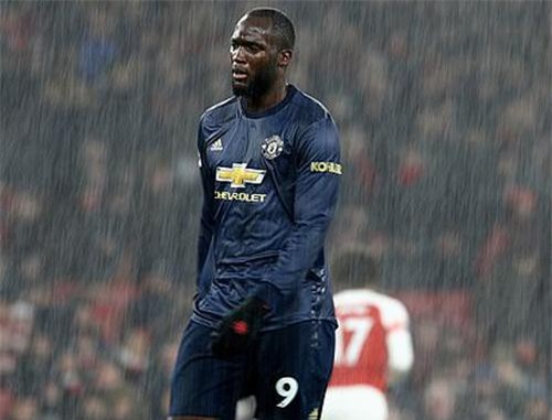 Lukaku dính chấn thương, M.U lo sốt vó