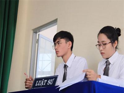 Danh tính 'soái ca góc nghiêng thần thánh' được dân mạng săn lùng