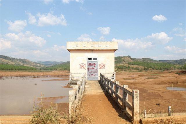 Đắk Nông: Khởi tố 2 đối tượng liên quan công trình thủy lợi trăm tỷ trơ đáy, hư hỏng