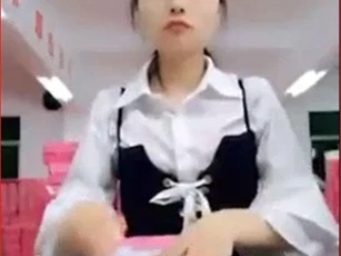 CLIP: Kinh ngạc với những người vừa ngủ vừa làm việc