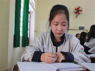 Khâm phục nghị lực nữ sinh mồ côi cha giành giải Nhì Văn quốc gia