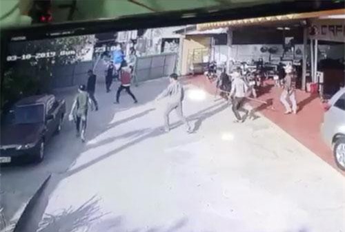 TP.HCM: Tạm giữ nhóm giang hồ nghi dùng mã tấu đòi “bảo kê” quán cà phê