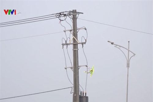 Nguy cơ tai nạn khi thả diều gần đường dây điện