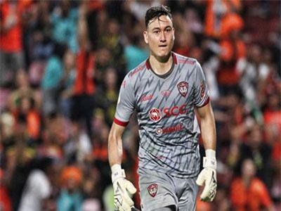 Sau khi tỏa sáng trên đất Thái, Văn Lâm về Việt Nam ăn phở 'cho đỡ thèm'