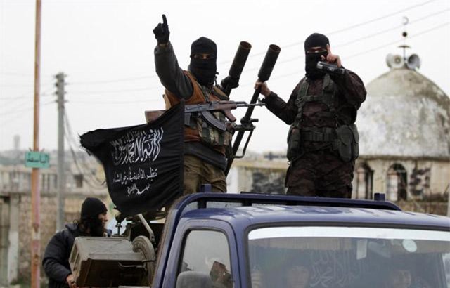 IS phục kích dân thường sau lưng quân đội Syria rồi trốn vào sa mạc