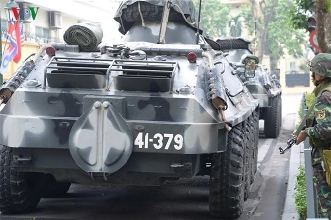 Can canh xe thiet giap BTR-60PB trong bien che quan doi Viet Nam-Hinh-4