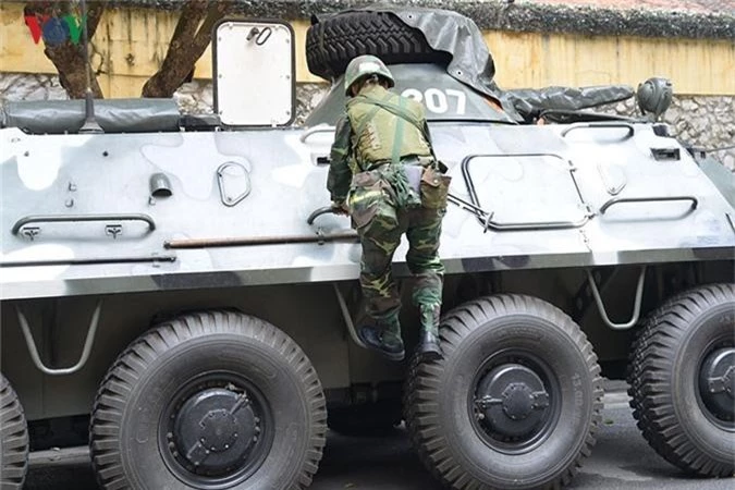 Can canh xe thiet giap BTR-60PB trong bien che quan doi Viet Nam-Hinh-7