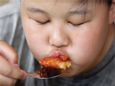 Trẻ nhỏ mắc đái tháo đường vì những sai lầm này của cha mẹ