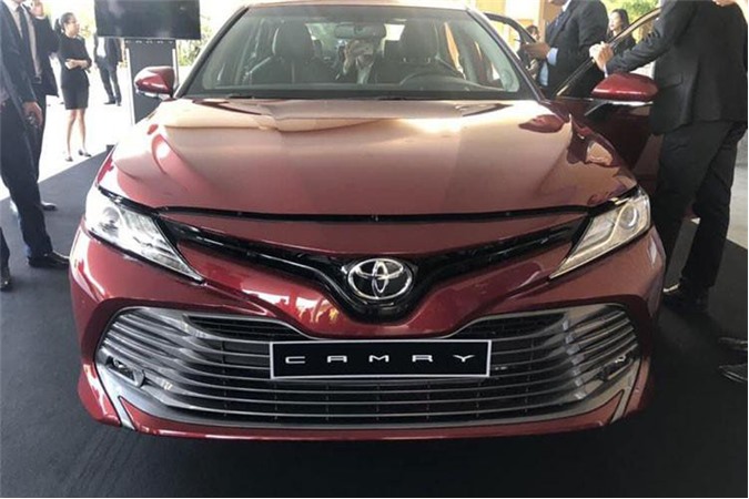 Ngắm Toyota Camry 2019 tiền tỷ tại Việt Nam