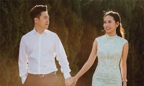 Sau khi lập gia đình, “Hoàng tử hát tình ca” dọn dẹp nhà cửa, tưới cây