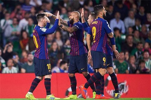 Messi lập hat-trick, Barca đại thắng Betis