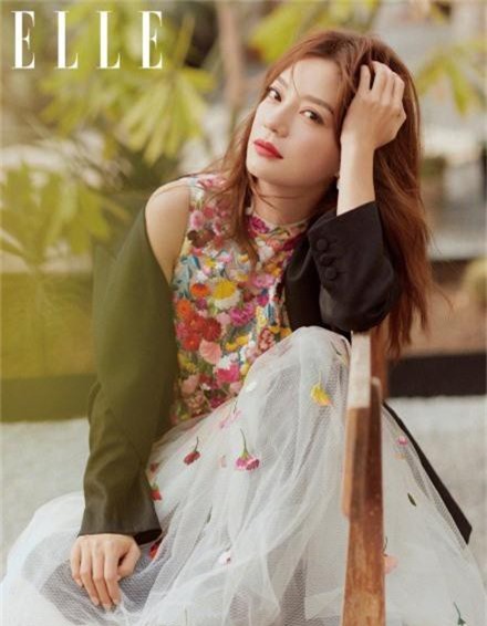 Triệu Vy xinh lung linh bất chấp một loạt bê bối - Ảnh 1. Triệu Vy xinh lung linh bất chấp một loạt bê bối - Ảnh 1.