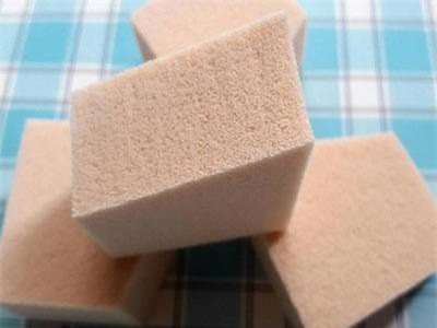 Sai lầm khi sử dụng mút trang điểm bạn phải dừng lại ngay