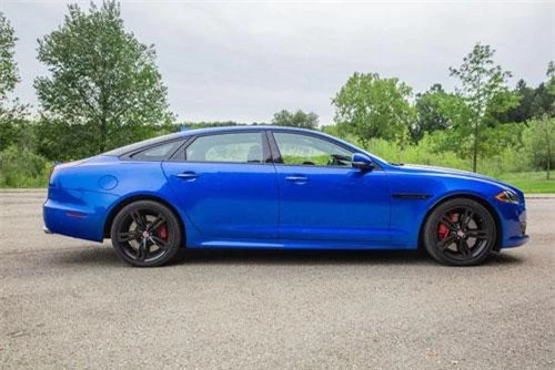 1. Jaguar XJ XJR575 RWD 2019 (giá: 122.700 USD).