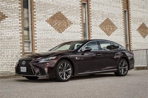 2. Lexus LS 500 F Sport AWD 2019 (giá: 84.520 USD).