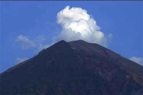Núi lửa Agung hoạt động. (Ảnh: AP)