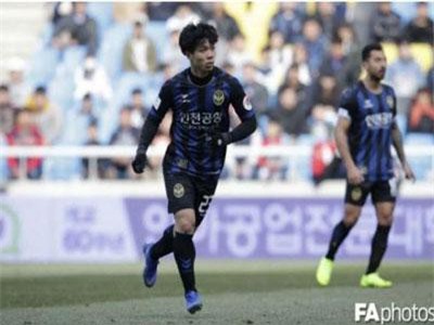 Báo Hàn Quốc ví Công Phượng với Son Heung Min