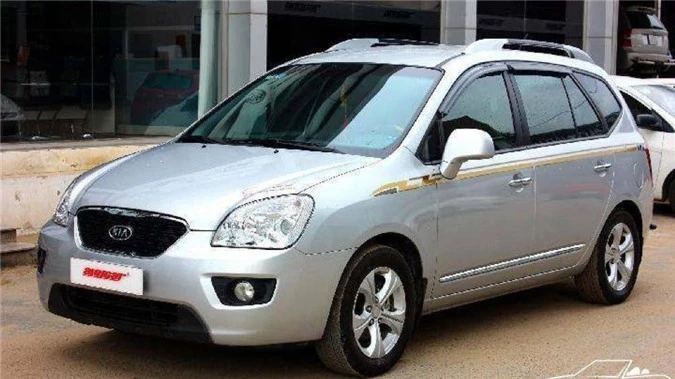 Kia Carens.