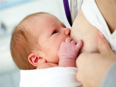 Mách mẹ chăm con trong giai đoạn bé chưa đầy tháng