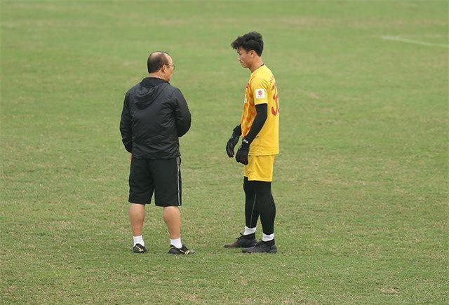 HLV Park Hang Seo gặp riêng Bùi Tiến Dũng, Văn Hậu