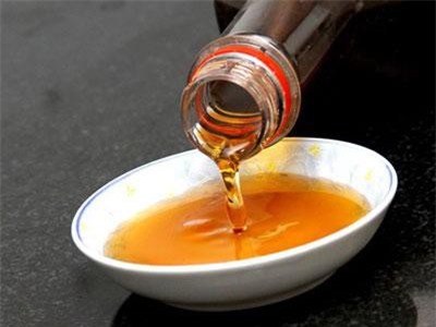 Vì sao không dùng nước mắm để ướp thịt sống?