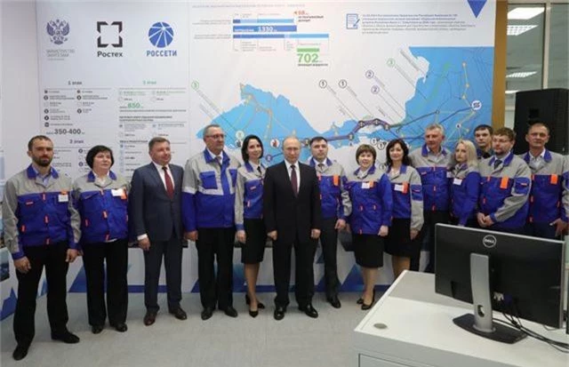 Ông Putin khai trương 2 nhà máy điện mới tại Crimea sau khi Ukraine cắt điện - 2
