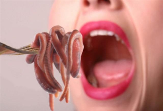 Những dị nhân ăn tươi nuốt sống động vật