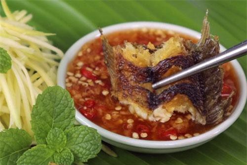 Clip: Làm nhanh món cá trê chiên giòn thơm ngon 'đưa cơm' cho cả nhà