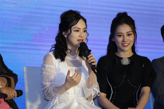 Lan Phương đang cho con bú vẫn đi quay phim: "Nhiều người sợ uống nhầm sữa của tôi!"