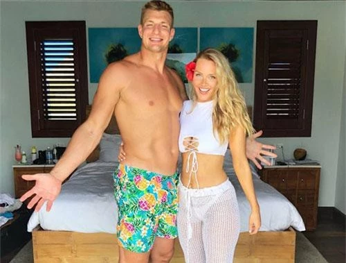 Camille và Rob Gronkowski hẹn hò hồi năm 2015.