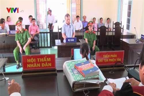 Xét xử kế toán trường học tham ô hàng trăm triệu đồng