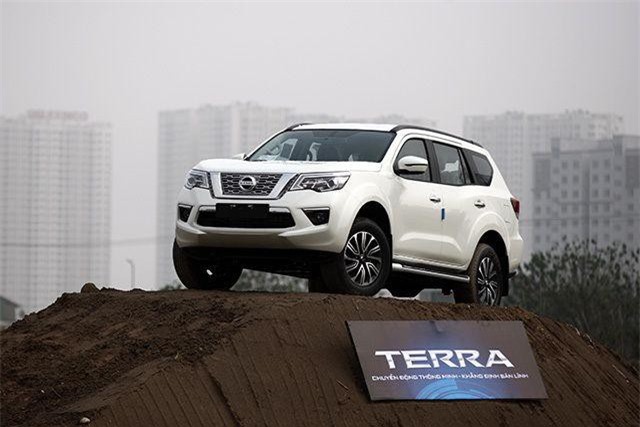 Nissan Việt Nam giảm giá mẫu SUV Terra